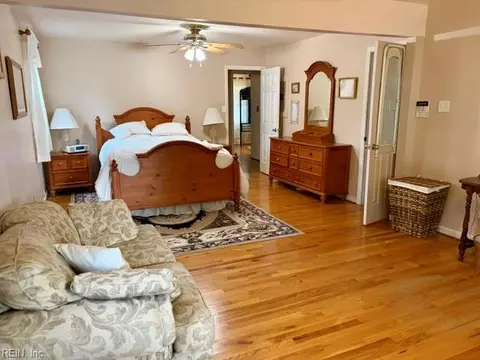 Bedroom - 15 Beach Rd, Hampton, VA 23664 photo 3 of 5