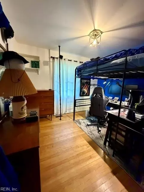 Bedroom - 15 Beach Rd, Hampton, VA 23664 photo 1 of 5