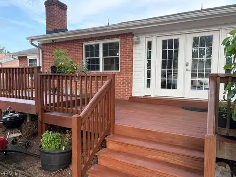 Exterior - 15 Beach Rd, Hampton, VA 23664 photo 7 of 7