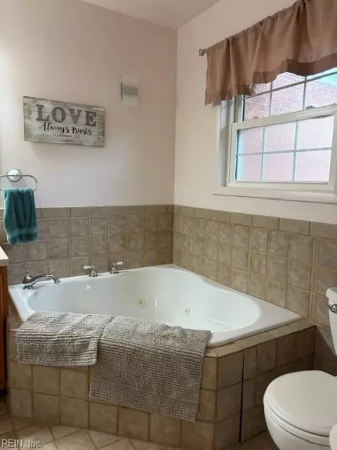Bath - 15 Beach Rd, Hampton, VA 23664 photo 5 of 5