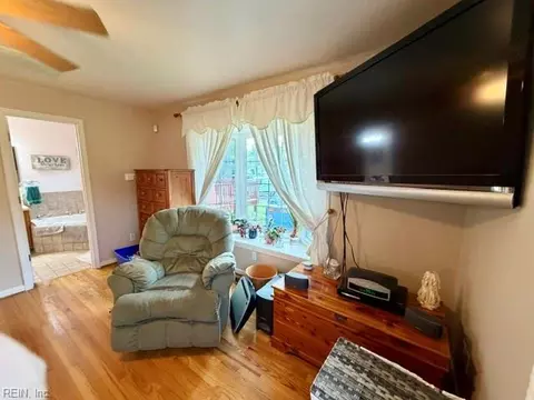 Bedroom - 15 Beach Rd, Hampton, VA 23664 photo 5 of 5