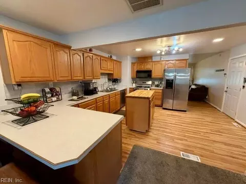 Kitchen - 15 Beach Rd, Hampton, VA 23664 photo 2 of 3