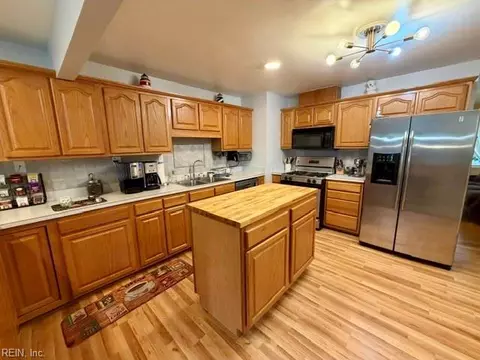 Kitchen - 15 Beach Rd, Hampton, VA 23664 photo 3 of 3