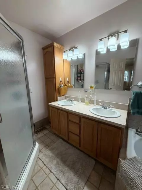 Bath - 15 Beach Rd, Hampton, VA 23664 photo 3 of 5