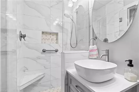 Bath - 5601 Lambeth Pl, Suffolk, VA 23435 photo 3 of 3
