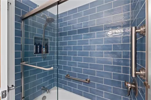 Bath - 5601 Lambeth Pl, Suffolk, VA 23435 photo 2 of 3