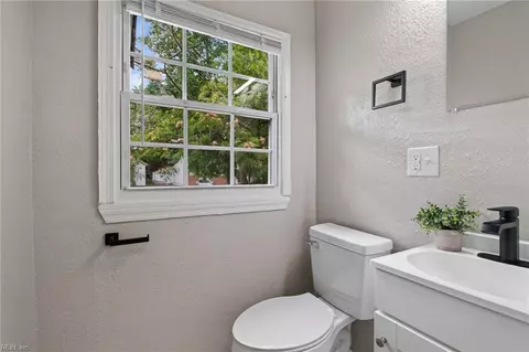 Bath - 804 Teach St, Hampton, VA 23661 photo 2 of 2