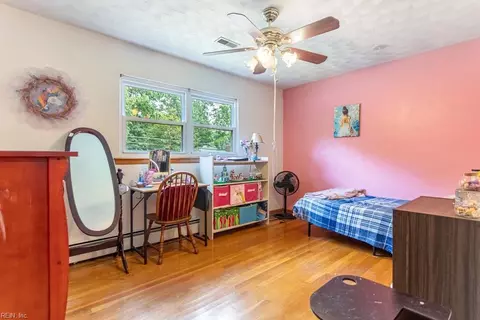 Bedroom - 45 Azalea Dr, Hampton, VA 23669 photo 1 of 4