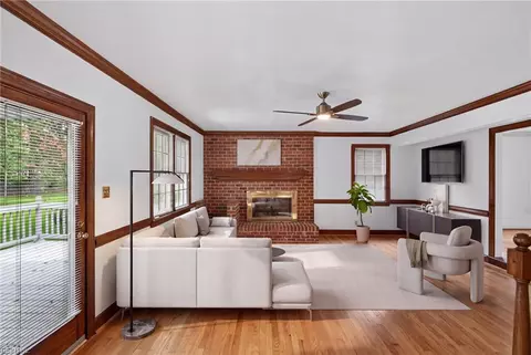 Living - 1416 Pine Grove Ln, Chesapeake, VA 23321 photo 3 of 5