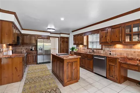 Kitchen - 1416 Pine Grove Ln, Chesapeake, VA 23321 photo 2 of 4