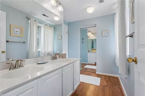 Bath - 162 Alaric Dr, Hampton, VA 23664 photo 3 of 6