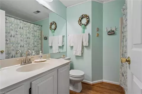 Bath - 162 Alaric Dr, Hampton, VA 23664 photo 5 of 6