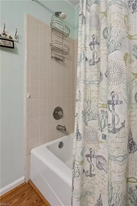 Bath - 162 Alaric Dr, Hampton, VA 23664 photo 6 of 6