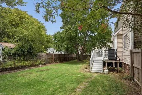 Exterior - 162 Alaric Dr, Hampton, VA 23664 photo 5 of 7