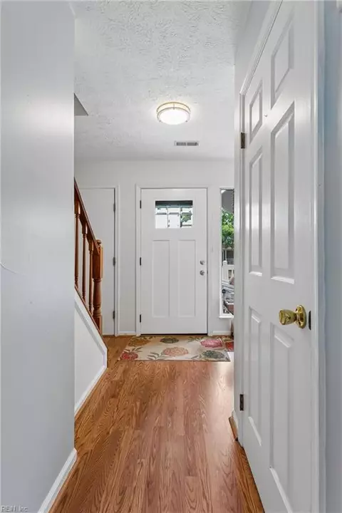 Entry Way - 162 Alaric Dr, Hampton, VA 23664 photo 2 of 3
