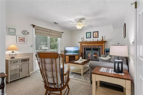 Living - 162 Alaric Dr, Hampton, VA 23664 photo 1 of 4