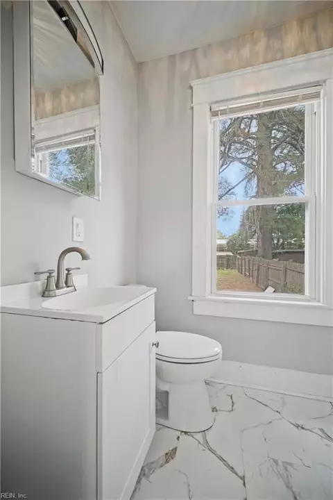Bath - 740 28th St, Norfolk, VA 23504 photo 2 of 3