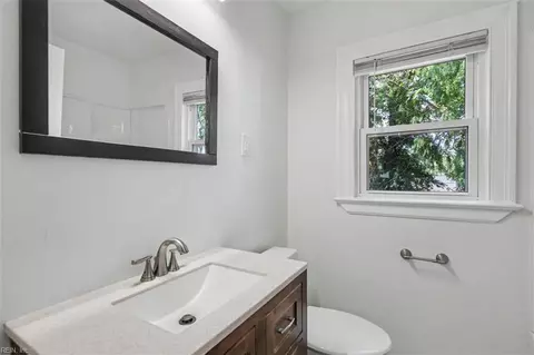Bath - 28 N Greenfield Ave, Hampton, VA 23666 photo 2 of 2