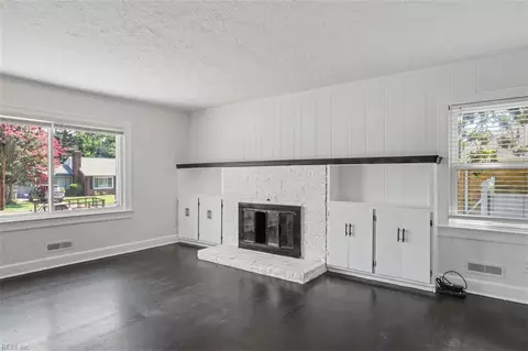 Living - 28 N Greenfield Ave, Hampton, VA 23666 photo 2 of 3