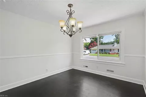Dining - 28 N Greenfield Ave, Hampton, VA 23666 photo 1 of 2