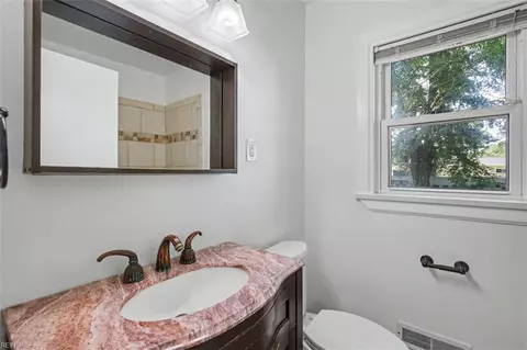Bath - 28 N Greenfield Ave, Hampton, VA 23666 photo 1 of 2
