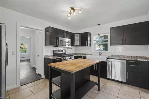 Kitchen - 28 N Greenfield Ave, Hampton, VA 23666 photo 2 of 3