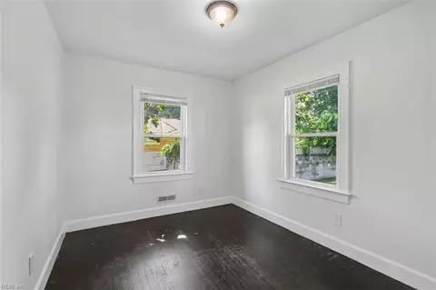 Bedroom - 28 N Greenfield Ave, Hampton, VA 23666 photo 1 of 8