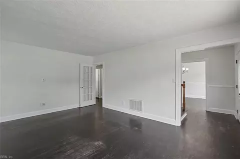 Living - 28 N Greenfield Ave, Hampton, VA 23666 photo 3 of 3