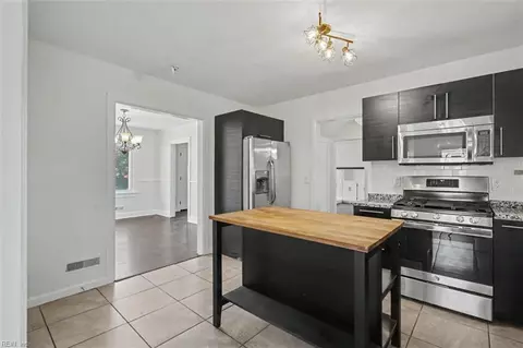 Kitchen - 28 N Greenfield Ave, Hampton, VA 23666 photo 3 of 3