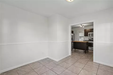 Entry Way - 28 N Greenfield Ave, Hampton, VA 23666 photo 6 of 6