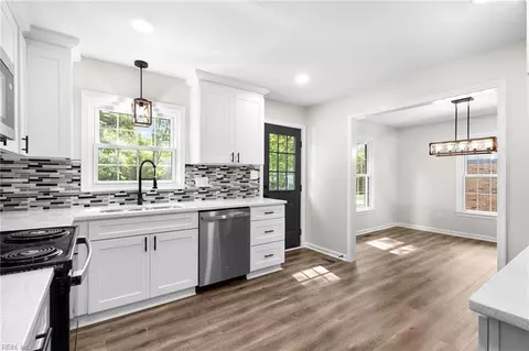 717 Prescott Cir, Newport News, VA 23602