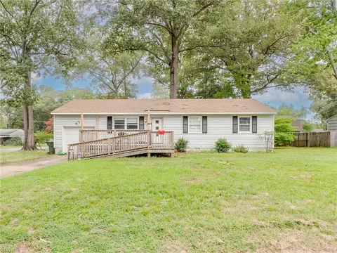 208 Collins Dr, Newport News, VA 23601