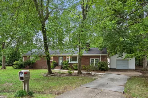 214 Greenland Dr, Yorktown, VA 23693
