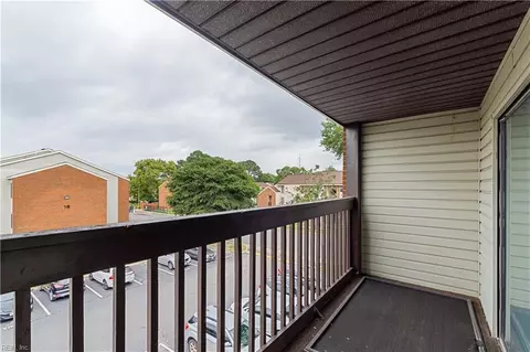 Exterior - 19 Haverford Ct, Hampton, VA 23666 photo 3 of 6