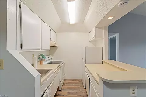 Kitchen - 19 Haverford Ct, Hampton, VA 23666 photo 1 of 2