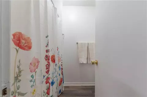 Bath - 19 Haverford Ct, Hampton, VA 23666 photo 2 of 2