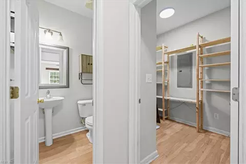 Entry Way - 725 Beach Rd, Hampton, VA 23664 photo 1 of 5