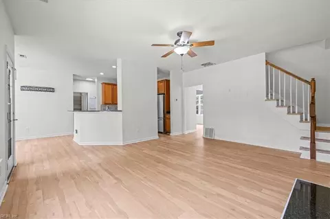 Living - 725 Beach Rd, Hampton, VA 23664 photo 13 of 13