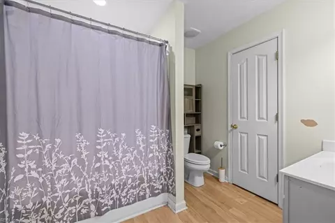 Bath - 725 Beach Rd, Hampton, VA 23664 photo 5 of 5