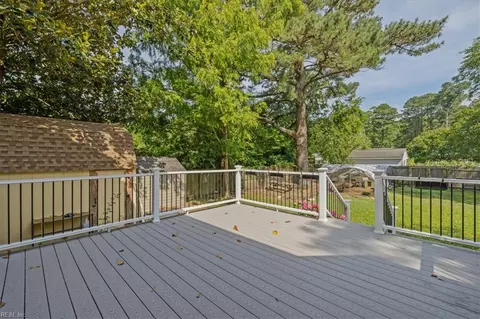 Exterior - 725 Beach Rd, Hampton, VA 23664 photo 3 of 4