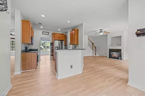Entry Way - 725 Beach Rd, Hampton, VA 23664 photo 3 of 5