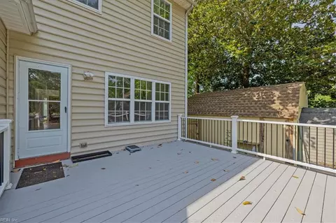 Exterior - 725 Beach Rd, Hampton, VA 23664 photo 4 of 4