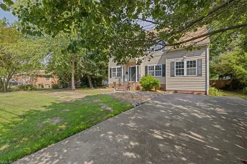 Exterior - 725 Beach Rd, Hampton, VA 23664 photo 2 of 4