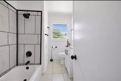 Bath - 55 Calvary Terrace Ter, Hampton, VA 23666 photo 2 of 2
