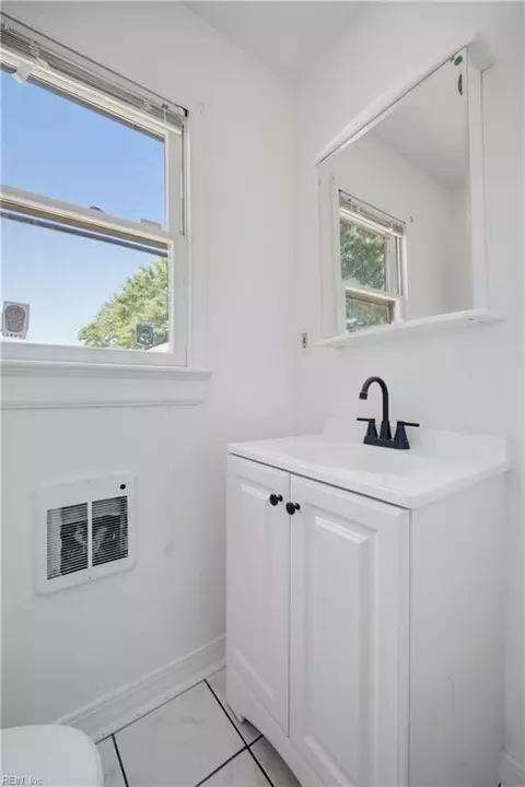 Bath - 55 Calvary Terrace Ter, Hampton, VA 23666 photo 1 of 2