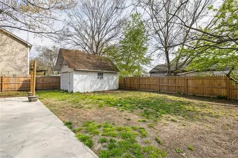 Exterior - 606 Delaware Ave, Hampton, VA 23661 photo 3 of 4