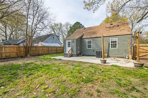Exterior - 606 Delaware Ave, Hampton, VA 23661 photo 2 of 4