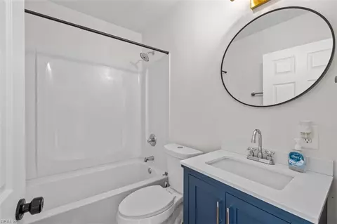 Bath - 606 Delaware Ave, Hampton, VA 23661 photo 3 of 3