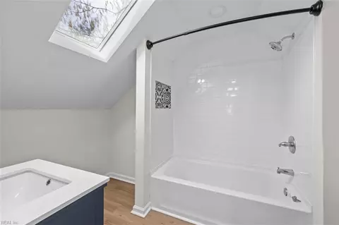 Bath - 606 Delaware Ave, Hampton, VA 23661 photo 2 of 3