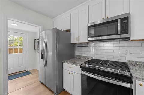 Entry Way - 606 Delaware Ave, Hampton, VA 23661 photo 1 of 2